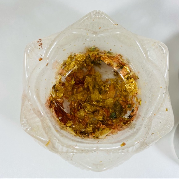 Little resin lotus and goof flake tea light holder. Hand made - Picture 2 of 4